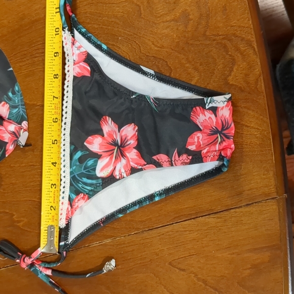 donated -🌺 Floral Print Bikini Set Black Medium - Picture 3 of 12